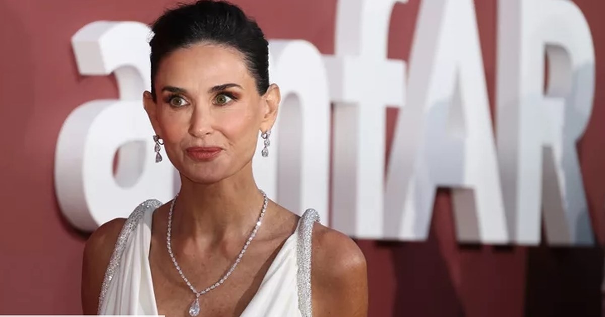 "Ασχημες, κλώνοι του Μπρους Γουίλις": Η Ντέμι Μουρ χορεύει με τις κόρες της και τα αρνητικά σχόλια πέφτουν βροχη