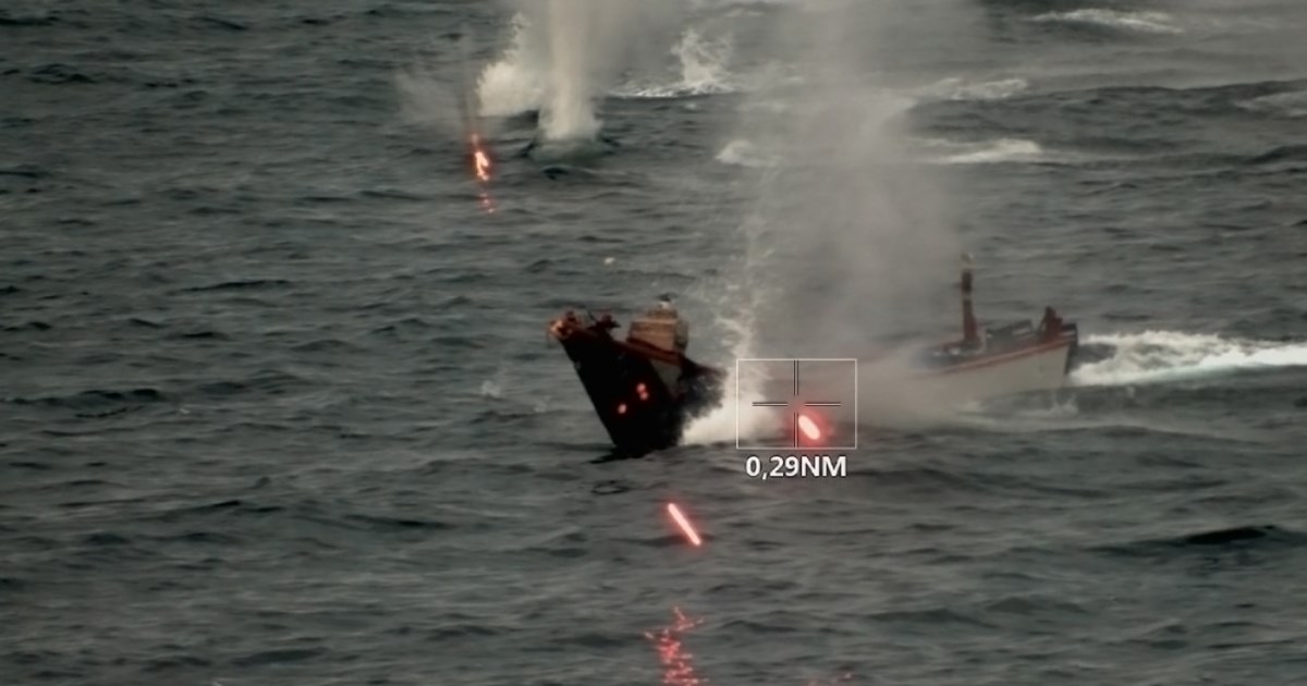 Συνεχίζει να φλέγεται στην Ερυθρά Θάλασσα το υπό ελληνική σημαία δεξαμενόπλοιο Sounion