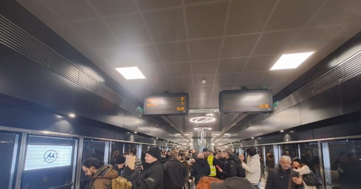 Ολοκληρώθηκαν τα πανεκπαιδευτικά συλλαλητήρια για τα Τέμπη: Χιλιάδες μαθητές και φοιτητές στους δρόμους [εικόνες - βίντεο] - εικόνα 37