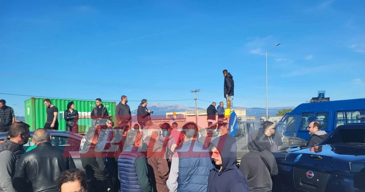 Αγρότες μοίρασαν πορτοκάλια σε αστυνομικούς στην Αιτωλοακαρνανία [εικόνες] - εικόνα 2