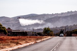 Πυρκαγιές: Σε ύφεση σε Κερατέα - Υπό μερικό έλεγχο στον Κουβαρά - Ακραίος κίνδυνος πυρκαγιάς αύριο - εικόνα 3