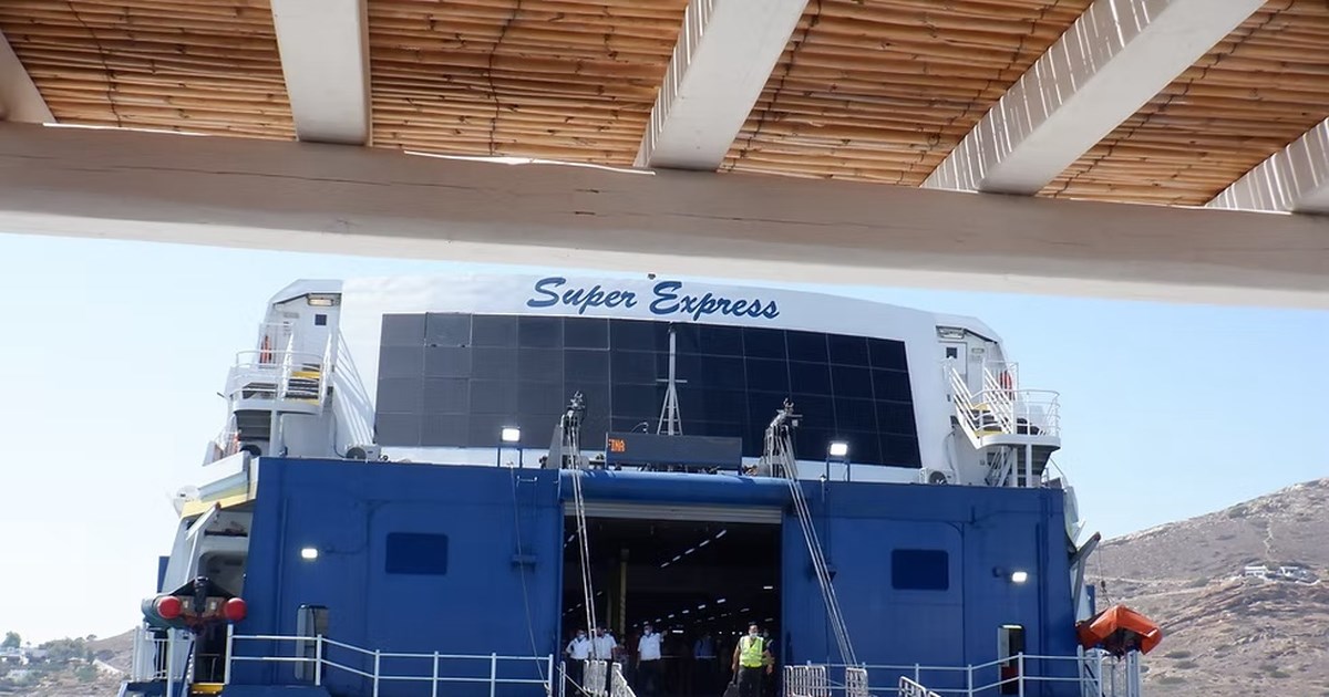 Τήνος: Πλοίο προσέκρουσε στην προβλήτα του λιμανιού