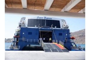 Τήνος: Πλοίο προσέκρουσε στην προβλήτα του λιμανιού