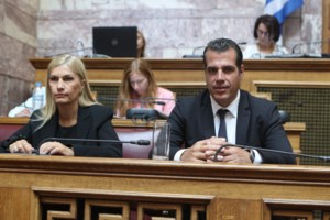 Μεταναστευτικό νομοσχέδιο: Συντονισμένα πυρά από την αντιπολίτευση στη Βουλή