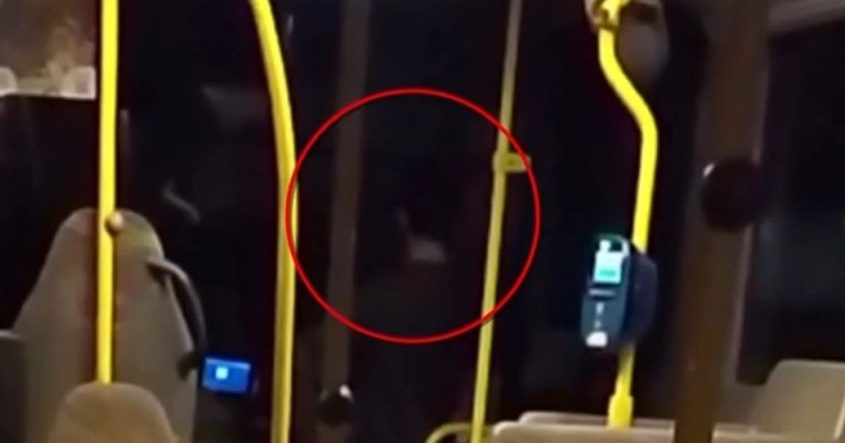 Ο ΟΑΣΑ απομάκρυνε τον οδηγό μετά την καταγγελία ότι έδωσε σε ανήλικο να οδηγήσει το λεωφορείο