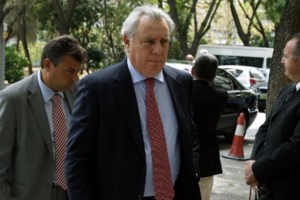 Αναστάσης Παπαληγούρας: Θλίψη στην κηδεία του πρώην υπουργού της ΝΔ – Συντετριμμένη η κόρη του, Λένα - εικόνα 10