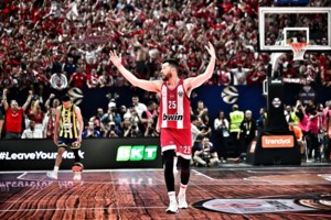 "Καταπέλτης" το T-Center εναντίον Euroleague: Μπήκαν χιλιάδες άτομα χωρίς εισιτήρια, προχειρότητα χωρίς προηγούμενο - εικόνα 2