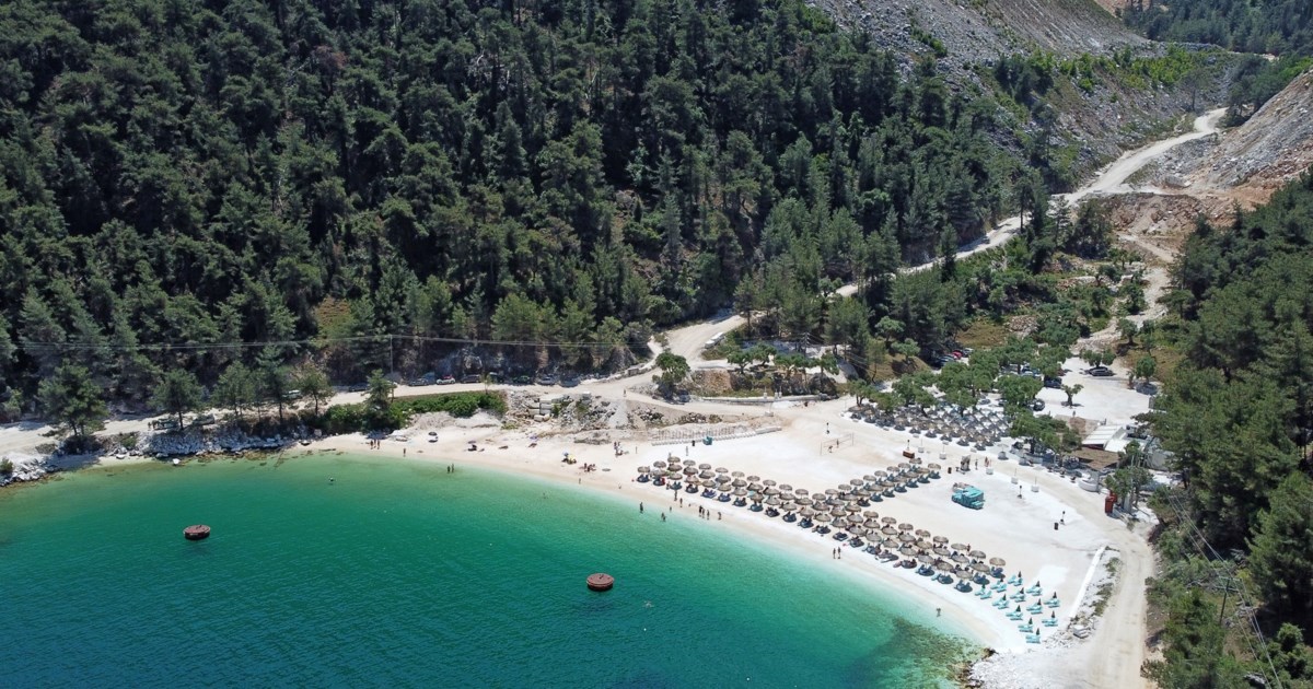 Απαράδεκτες εικόνες στον Μπάλο: Τουρίστες αποβιβάζονται από πλοίο μέσα στη θάλασσα με το νερό μέχρι τον λαιμό [βίντεο] - εικόνα 6