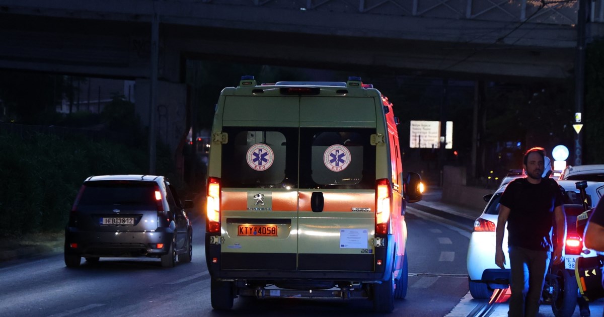 Νέα Φιλαδέλφεια: Βίντεο ντοκουμέντο από το θανατηφόρο τροχαίο - Μηχανή έπεσε επάνω σε τρόλεϊ