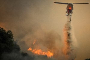 Φωτιά στο Κιλκίς: Ισχυρές επίγειες δυνάμεις και δυο ελικόπτερα στη μάχη με τις φλόγες - Εστάλη μήνυμα "112"