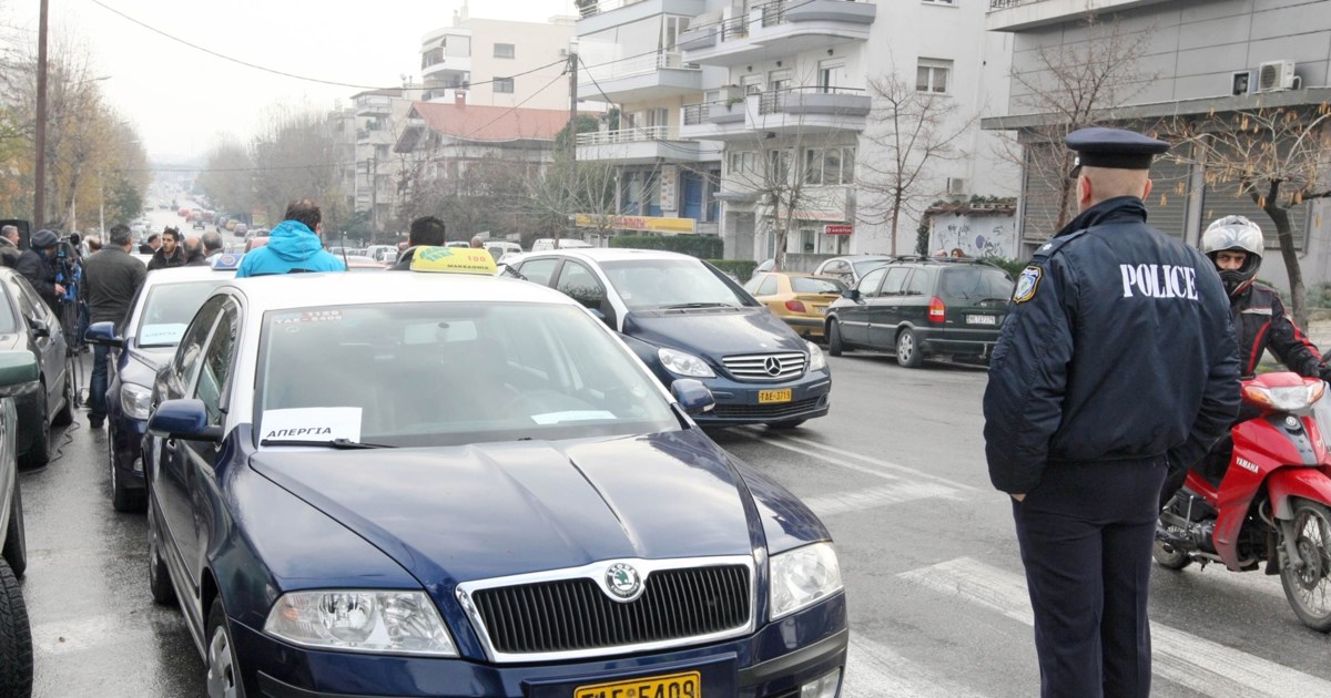 Λεωφ. Μαραθώνος: 30χρονος έτρεχε με 205 χλμ με μηχανή – Του είχε αφαιρεθεί το δίπλωμα για κράνος