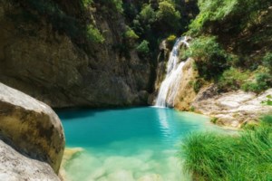 Βέροια: Θρήνος στο τελευταίο "αντίο" στην 18χρονη Κατερίνα - Πνίγηκε στα νερά του καταρράκτη Δερματά