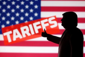 Διατηρούνται σε ισχύ οι δασμοί του Τραμπ - Εφετείο "πάγωσε" την ακύρωσή τους