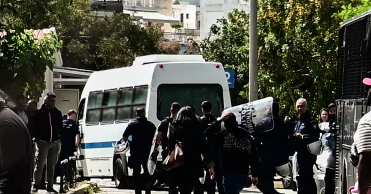 Αυτή είναι η εικόνα του "αυτοδιαχειριζόμενου" κυλικείου της Νομικής - Εκκενώθηκε με επέμβαση της Αστυνομίας [βίντεο]