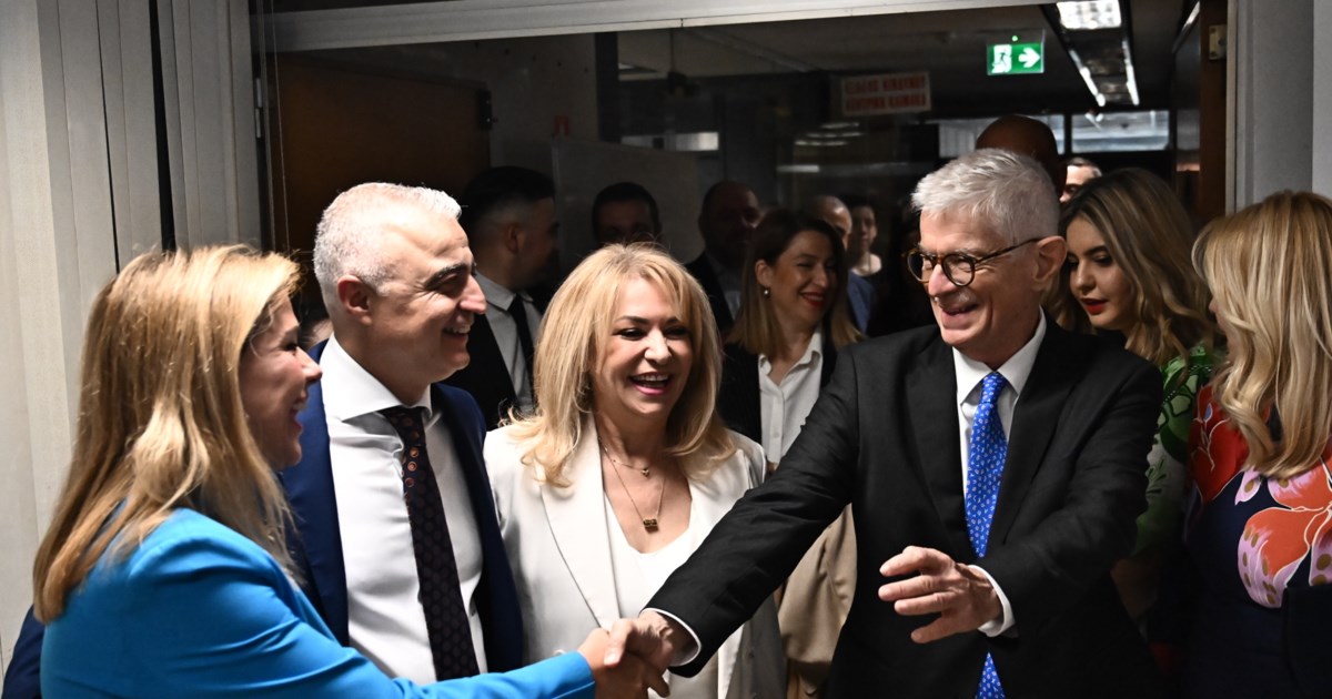 Metron Analysis: 2 στους 3 διαφωνούν με την άποψη ότι δεν υπάρχει άλλος κατάλληλος πρωθυπουργός εκτός του Μητσοτάκη - εικόνα 3