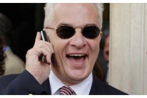 Βαξεβάνης για ΣΥΡΙΖΑ: Σφαχτείτε, ξεφτιλίστε και ξεφτιλιστείτε