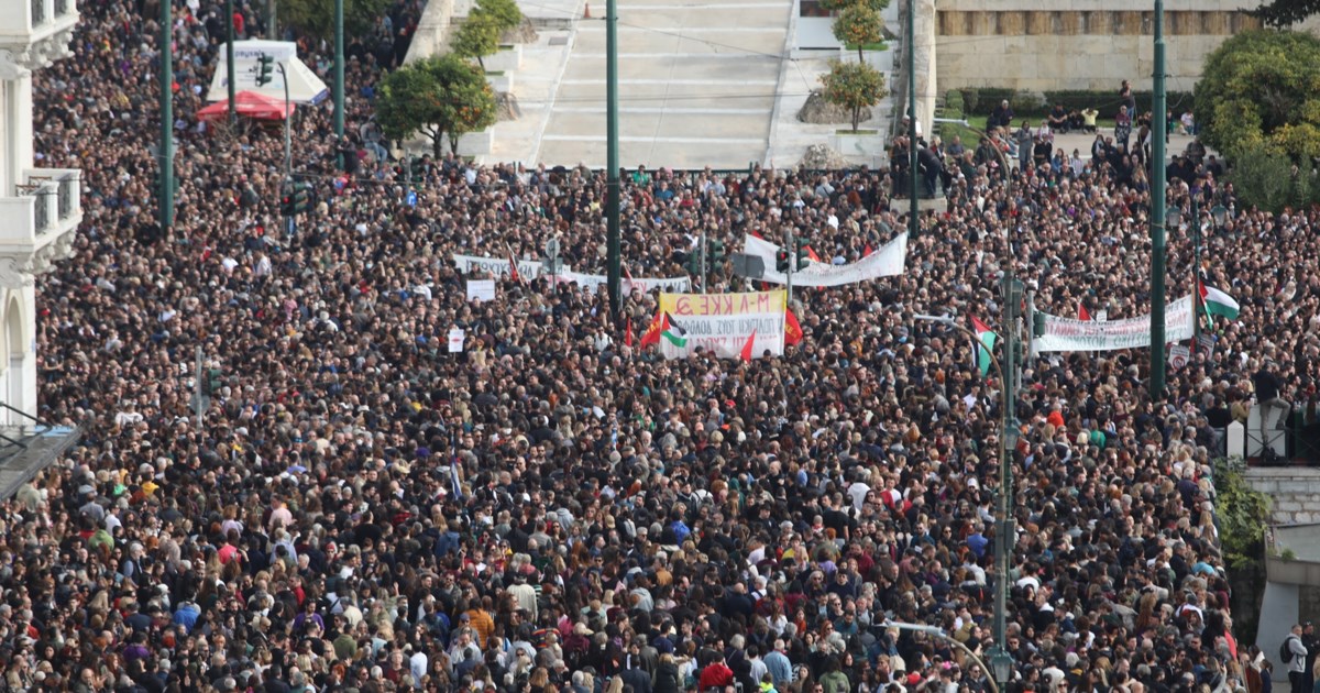 Τέμπη: "Βούλιαξε" το Σύνταγμα - Κοσμοσυρροή στις συγκεντρώσεις διαμαρτυρίας σε όλη την χώρα [εικόνες-βίντεο] - εικόνα 6