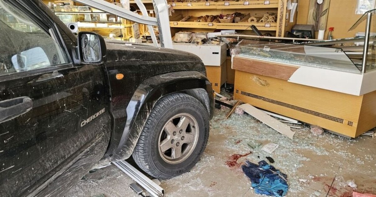 Τροχαίο στην Κυλλήνη: Τρεις τραυματίες μετά από σύγκρουση ΙΧ με τρακτέρ, [εικόνες - βίντεο] - εικόνα 6