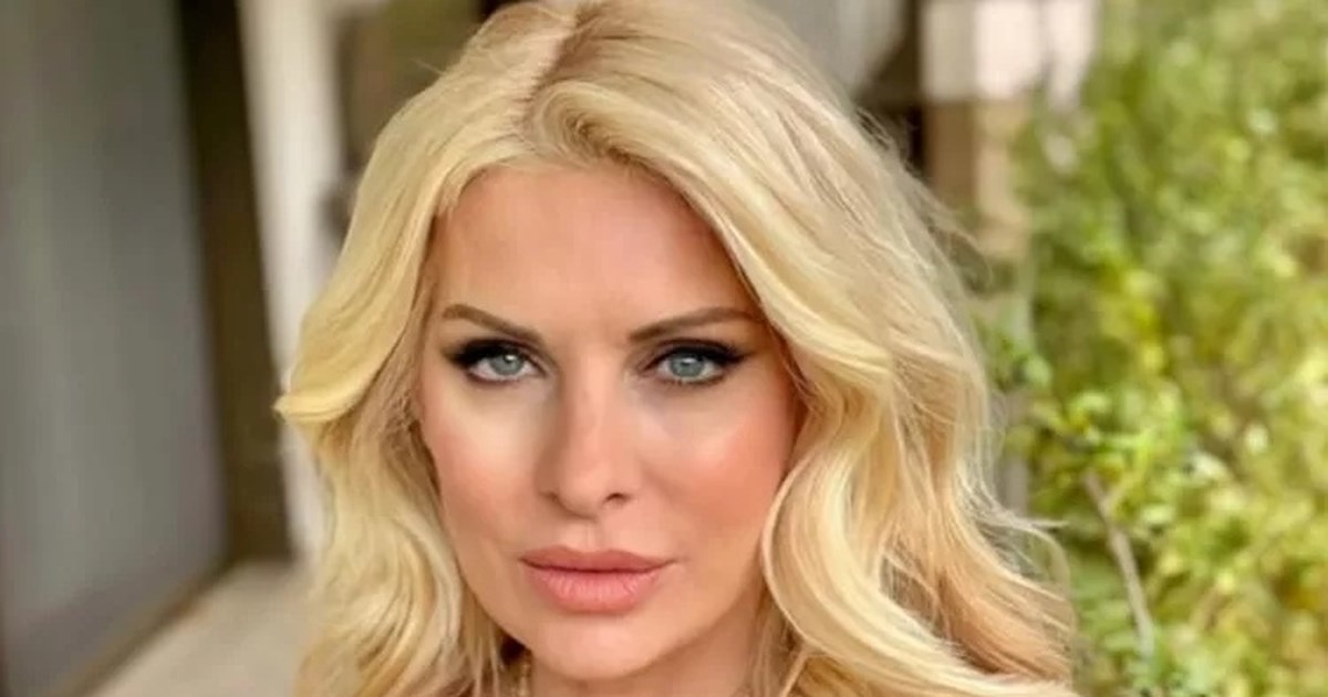 Ελένη Μενεγάκη: Με το κομψό πεντικιούρ που θα ζητούν όλες φέτος