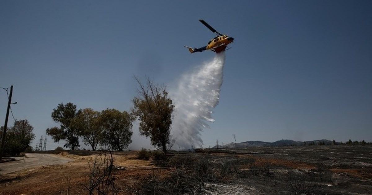 Φωτιά στην Πρέβεζα: Επιχειρούν 1 ελικόπτερο και 1 αεροσκάφος