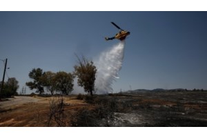 Φωτιά στην Πρέβεζα: Επιχειρούν 1 ελικόπτερο και 1 αεροσκάφος