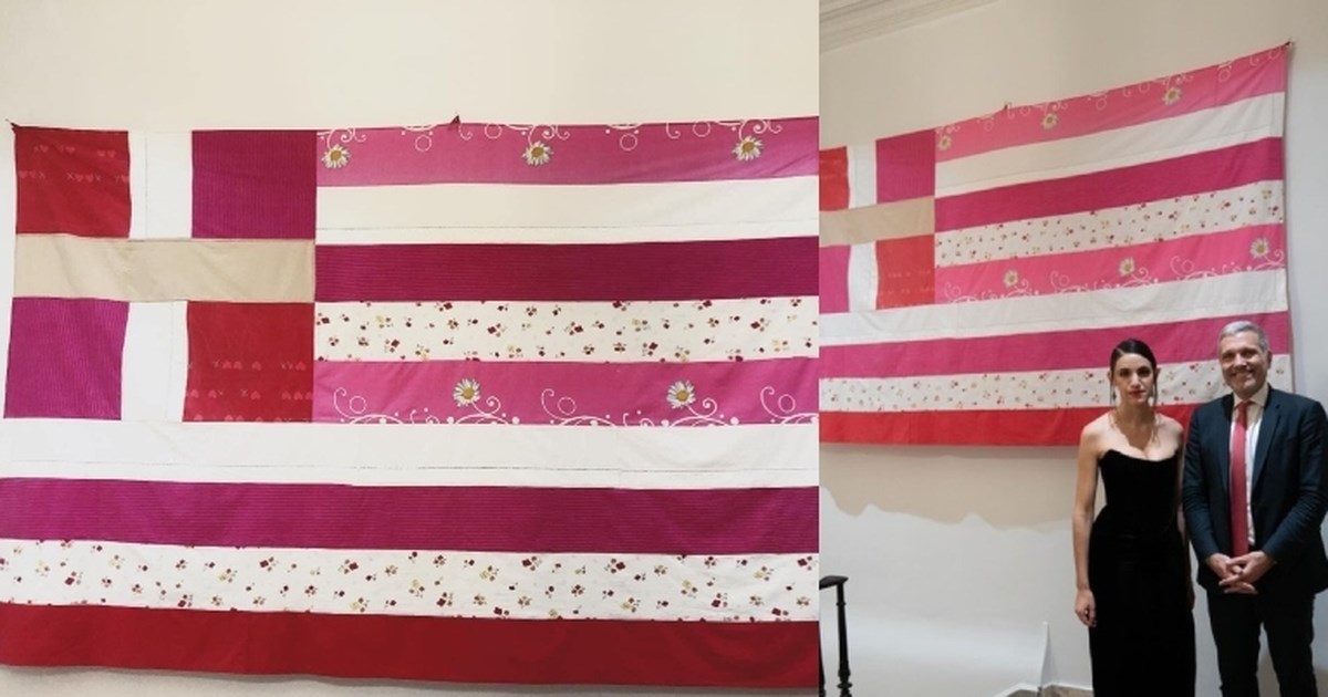 Ροζ ελληνική σημαία  στη Νέα Υόρκη: Κατέβηκε με παρέμβαση Γεραπετρίτη, μεγάλες αντιδράσεις για τη λογοκρισία έργου τέχνης - εικόνα 2