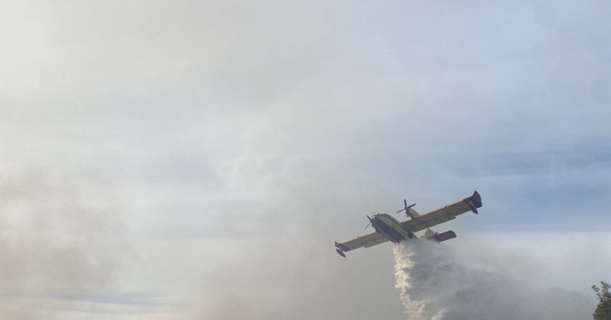 Φωτιά στην Ίο: Κινητοποιήθηκαν επίγειες και εναέριες δυνάμεις - Πνέουν ισχυροί άνεμοι