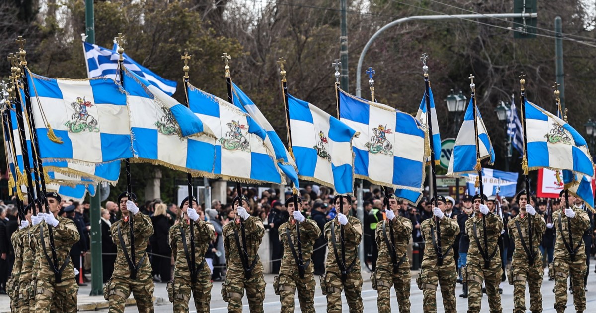 Πύργος: Με μαύρες κορδέλες στη μνήμη του του 18χρονου Ασημάκη παρέλασαν οι συμμαθητές του