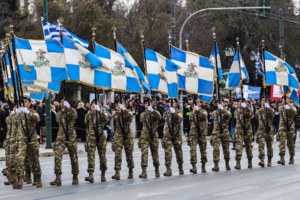 Πύργος: Με μαύρες κορδέλες στη μνήμη του του 18χρονου Ασημάκη παρέλασαν οι συμμαθητές του