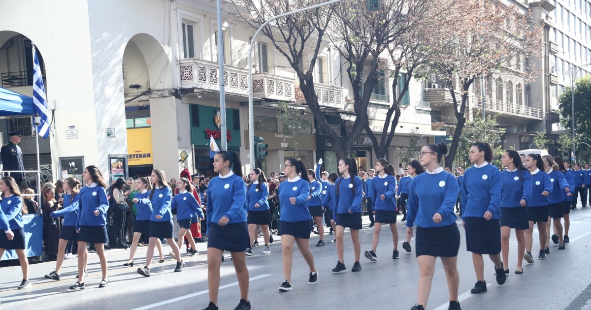 Συνεχίζεται η ταλαιπωρία στο Ελευθέριος Βενιζέλος: Ατελείωτες ουρές στον έλεγχο διαβατηρίων [εικόνες, βίντεο]