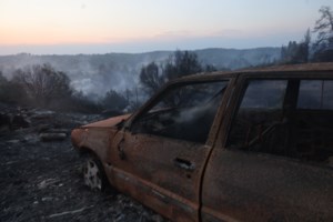 Φωτιά στη Χαλκιδική: Οι αγωνιώδεις στιγμές του απεγκλωβισμού μέσω θάλασσας 482 ατόμων - Συγκλονιστικά βίντεο