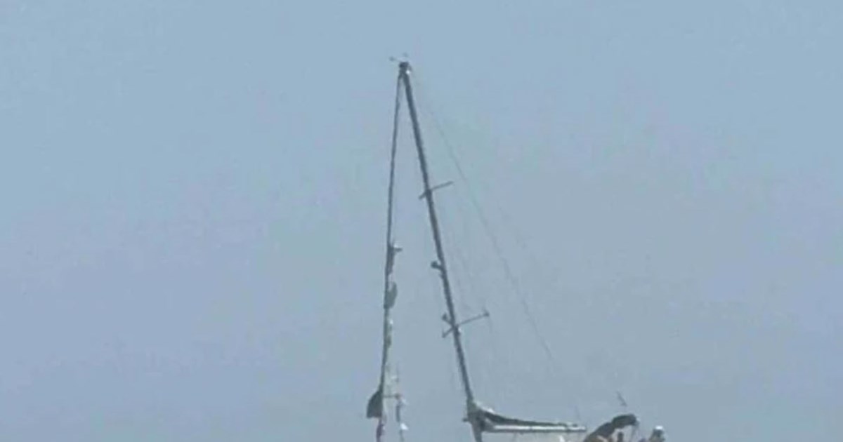 Τήνος: Αυτοκίνητο έπεσε στη θάλασσα στο λιμάνι του Όρμου [βίντεο]