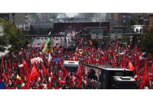 Λαοθάλασσα στην Τεχεράνη για τον Αλί Χαμενεΐ: Εκατομμύρια στο τελευταίο "αντίο" - Συνεχίζεται σήμερα η νεκρική πομπή - εικόνα 5