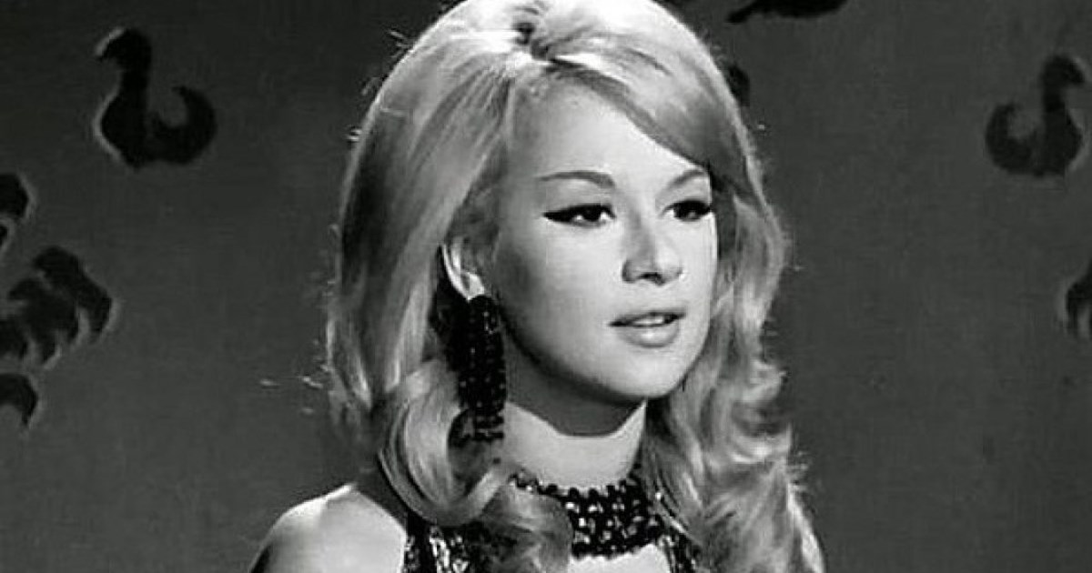 Αλίκη Βουγιουκλάκη: Στο "σφυρί" το σπίτι της στην οδό Στησιχόρου - Πόσο κοστολογείται [εικόνες - βίντεο] - εικόνα 4