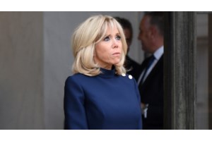 Οι Μακρόν προσέλαβαν ντετέκτιβ για την influencer που ισχυρίζεται ότι η Μπριζίτ γεννήθηκε άνδρας