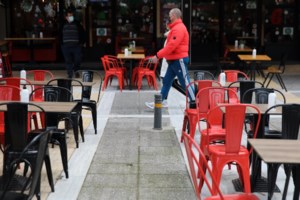 Ο Βουλαρίνος ειρωνεύεται τον Ανδρουλάκη για τα ελληνικά του σε tweet: "Είναι τόσο τραχανοπλαγιάς που ούτε το διόρθωσε" - εικόνα 2