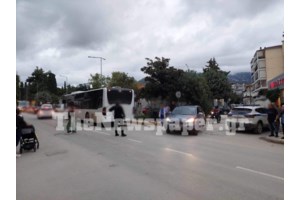 Βόλος: Βίντεο ντοκουμέντο - Η στιγμή της παράσυρσης του βρέφους και του παππού του από τη μοτοσικλέτα