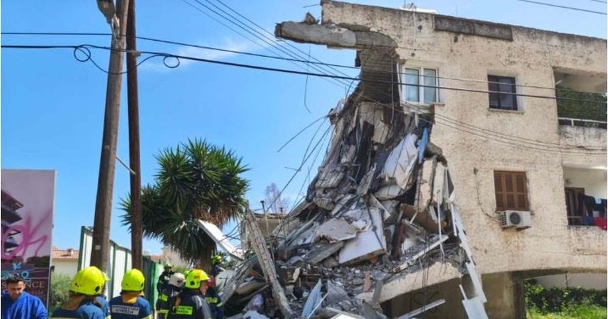 Τραγωδία στην Κύπρο: Νεκρός ανασύρθηκε από τα συντρίμμια της πολυκατοικίας – Ένας ακόμη άνθρωπος παραμένει εγκλωβισμένος