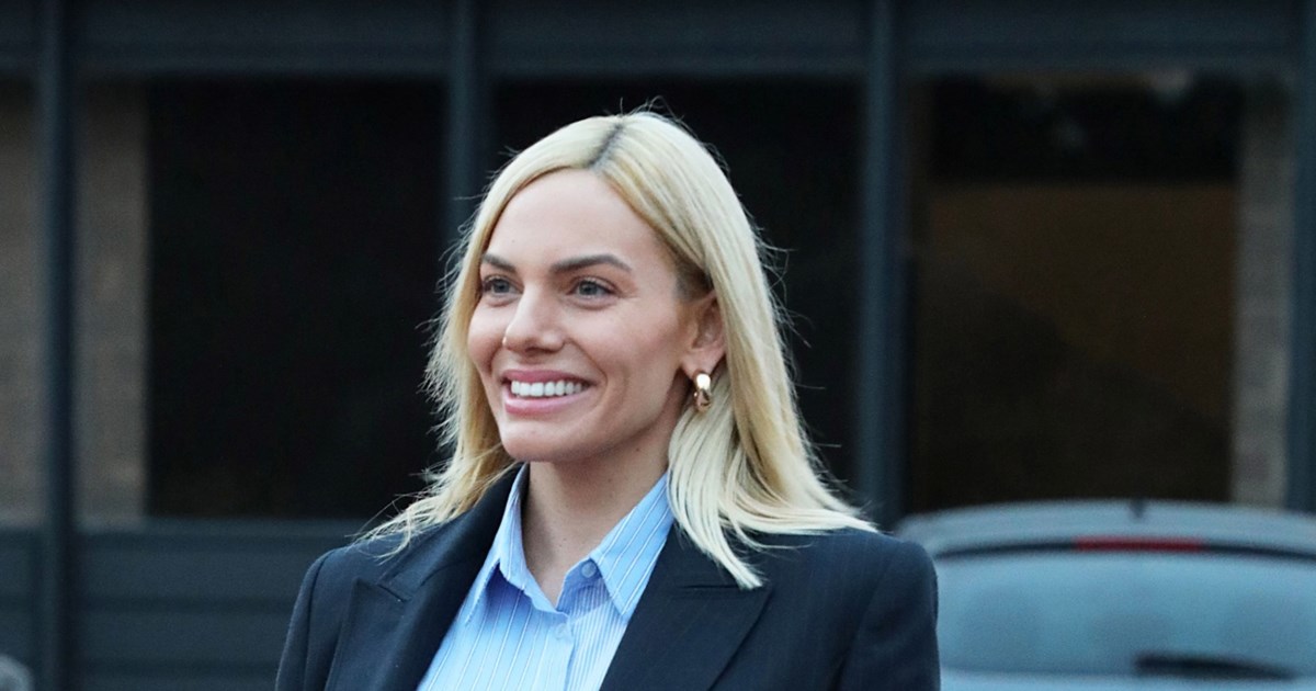 Η Ελένη Τσολάκη έκανε τη βόλτα της στην πρεμιέρα της Κατερίνας Καραβάτου