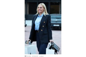 Η Ελένη Τσολάκη έκανε τη βόλτα της στην πρεμιέρα της Κατερίνας Καραβάτου