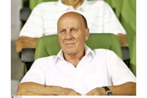 Με κλάματα αποχαιρετούν οι παλαίμαχοι τον Μίμη Δομάζο: Ήταν αρχηγός με τα όλα του - Πρότυπο στο ποδόσφαιρο και στη ζωή - εικόνα 3