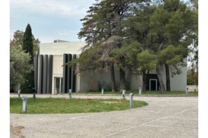 Οικογένεια Αγούδημου: Έρχεται νέα "καταιγίδα" "σφυριών" για οικόπεδα στα Καλύβια - εικόνα 4