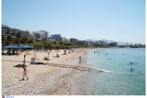 Θρίλερ με το νεκρό κοριτσάκι στο Παλαιό Φάληρο: Φωτογραφία - ντοκουμέντο δείχνει άγνωστη γυναίκα να σπρώχνει καροτσάκι - εικόνα 2