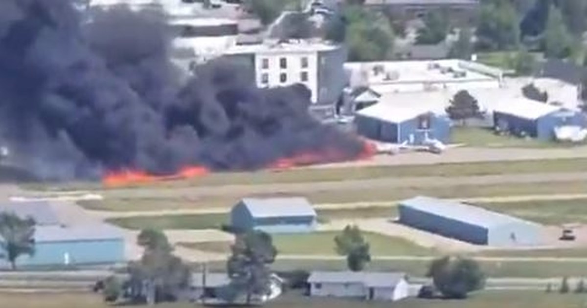 Πτήση της American Airlines πραγματοποίησε αναγκαστική προσγείωση μετά από φωτιά σε συσκευή επιβάτη