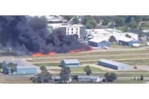 Πτήση της American Airlines πραγματοποίησε αναγκαστική προσγείωση μετά από φωτιά σε συσκευή επιβάτη