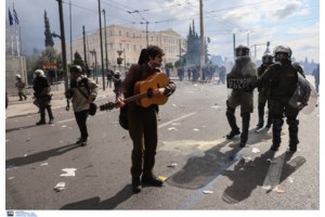 Ποινική δίωξη για βαριά αδικήματα στους συλληφθέντες των επεισοδίων στη συγκέντρωση για τα Τέμπη