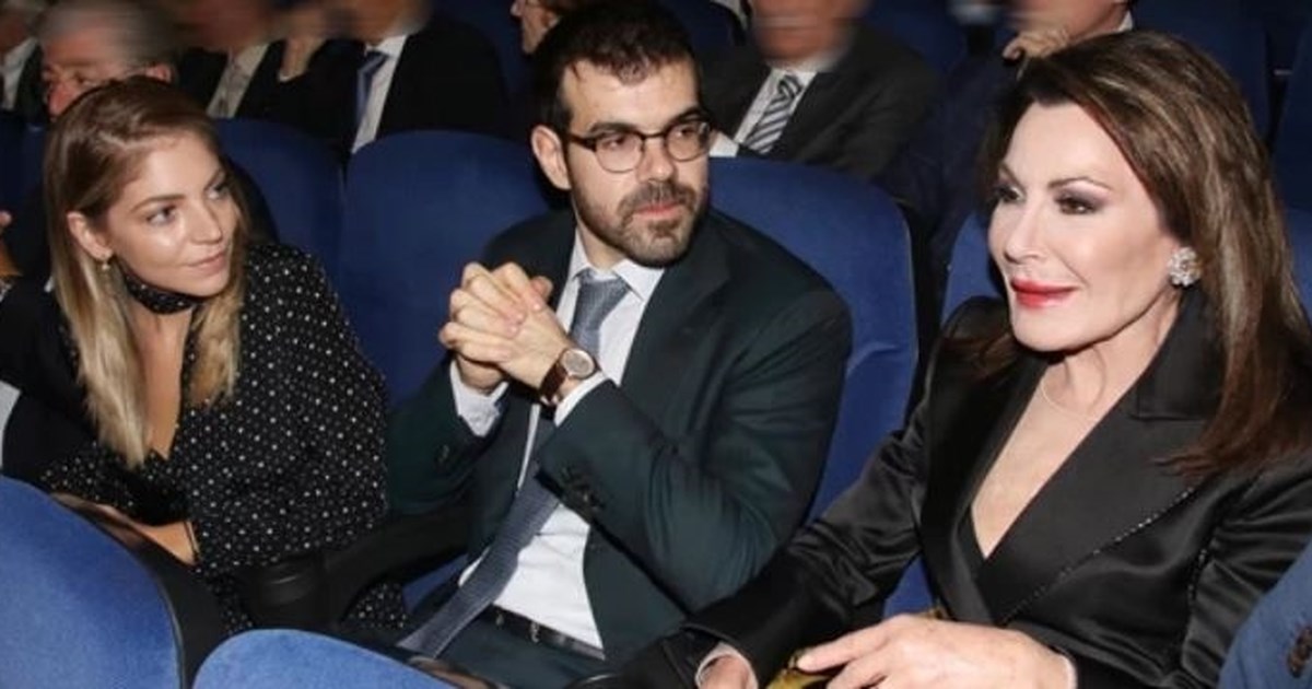 Έλλη Παπαδιαμάντη: Η νύφη της Γιάννας Αγγελοπούλου Δασκαλάκη στη Βουκουρεστίου με ανοιξιάτικο look