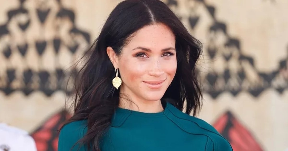 Η εμφάνιση της Mέγκαν Μαρκλ με λινό λευκό γιλέκο: Βρήκαμε την τιμή του