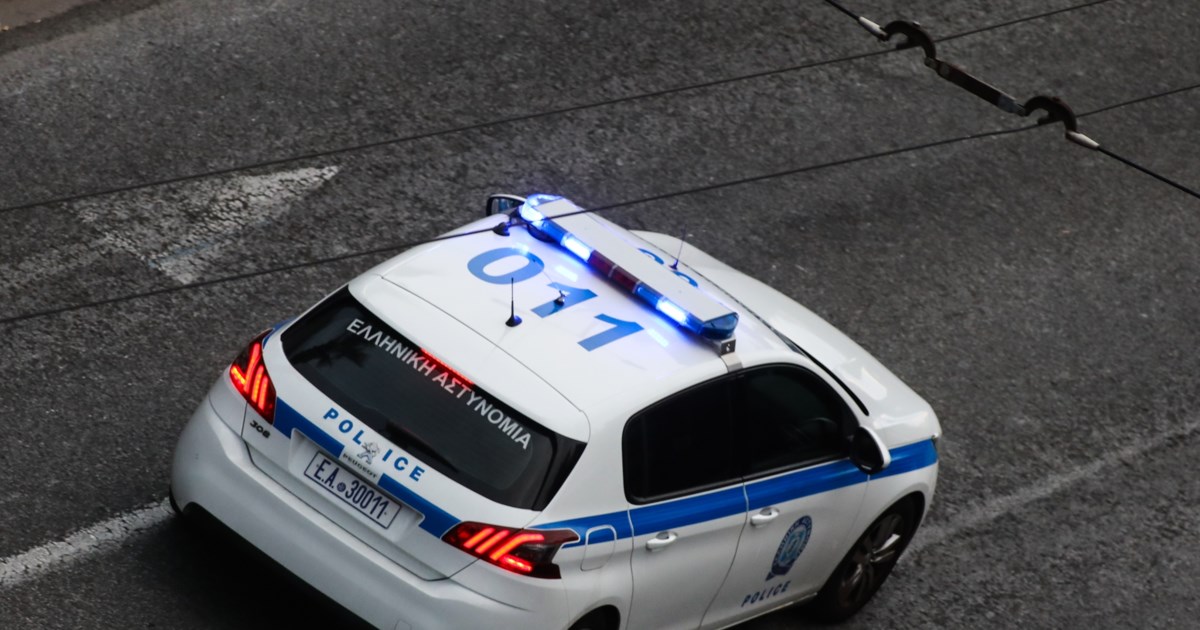 Νέα Ερυθραία: Η στιγμή που οι αστυνομικοί καταδιώκουν τον αδερφό γνωστής παρουστριάστριας - Οδηγούσε μεθυσμένος [βίντεο]