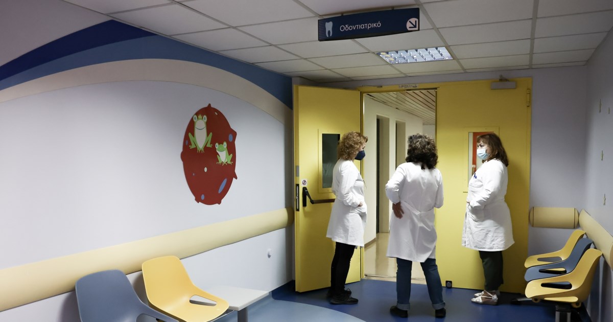 Πατήσια: Στο Αυτόφωρο ο 27χρονος πατέρας που κάπνιζε ναρκωτικά δίπλα από την ενός έτους κορούλα του